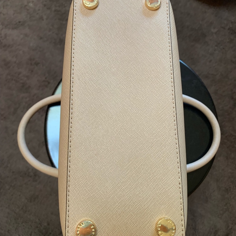 Michael Kors small bag/crossbody. - Picture 9 of 12